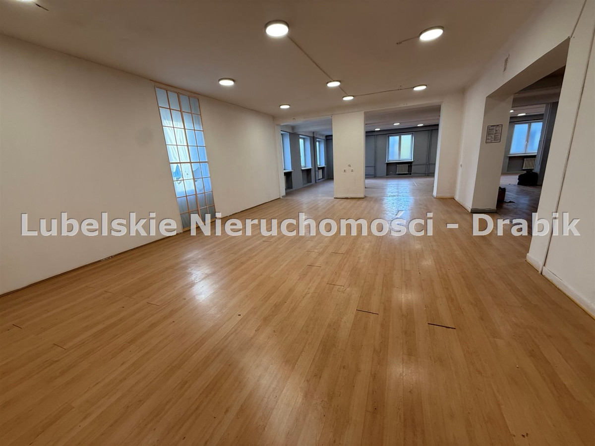 Lokal 400 m² do podziału na mniejsze powierzchnie - Więcej
