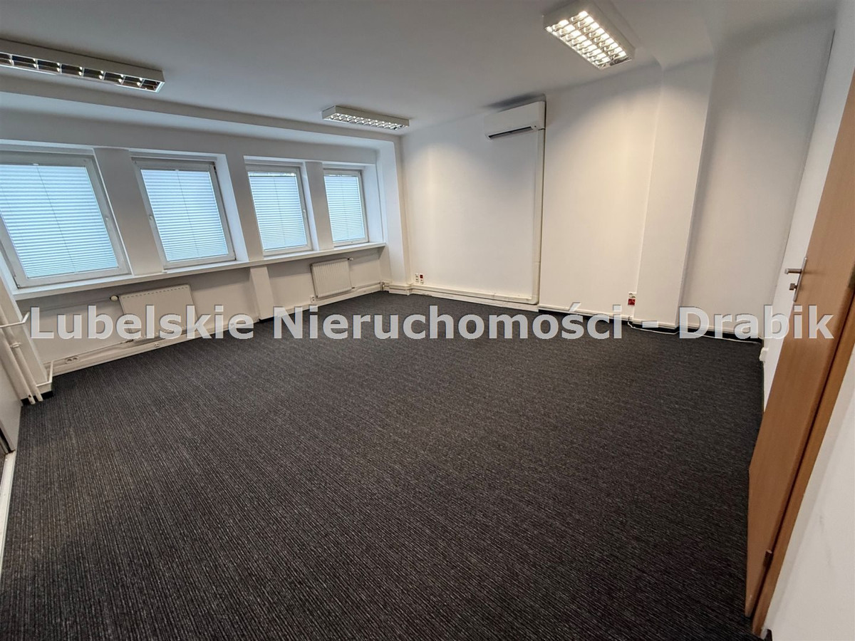 Üzlethelyiség, 60 m²