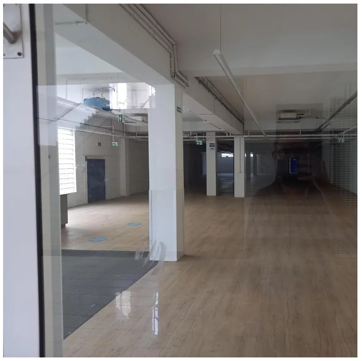 Duży lokal w centrum handlowym