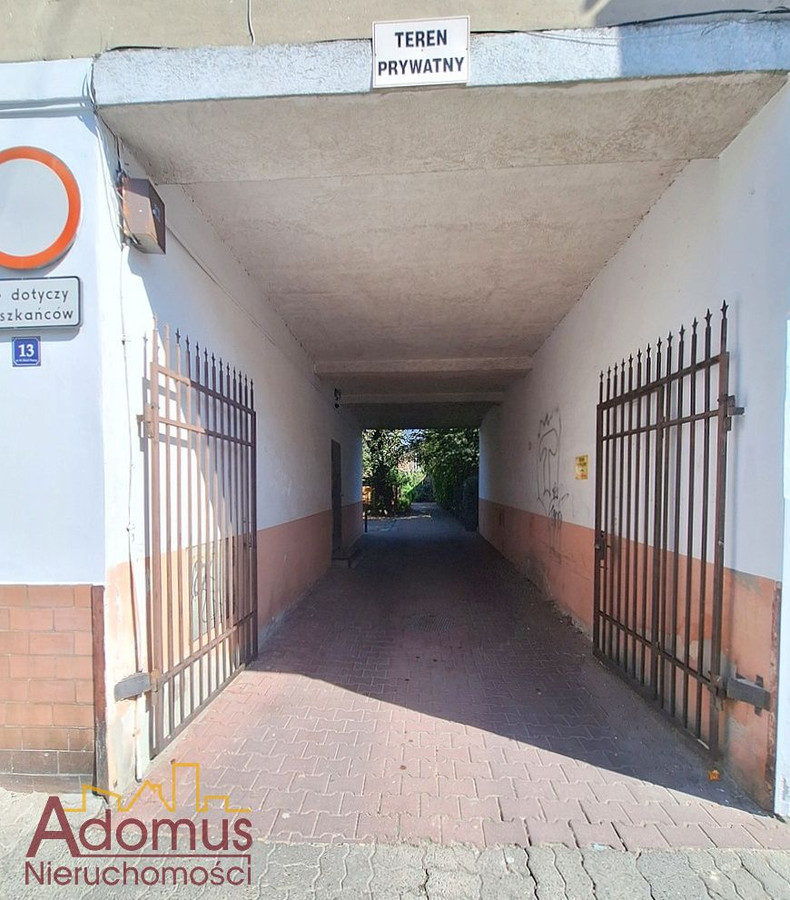 Lokal w centrum z witryną i prywatnym parkingiem - Widok 3