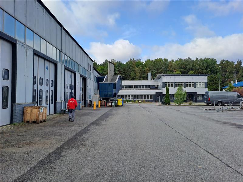 Commercial property, 3273 m²