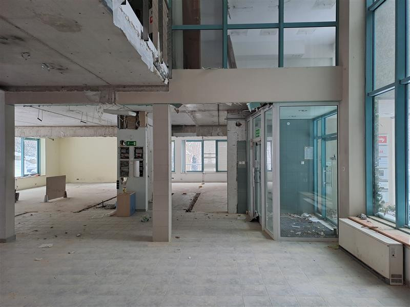 Commercial property, 1637 m²