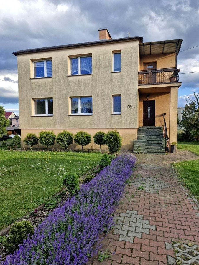 Dom z dużą działką, ogrodem i garażem 3-stan