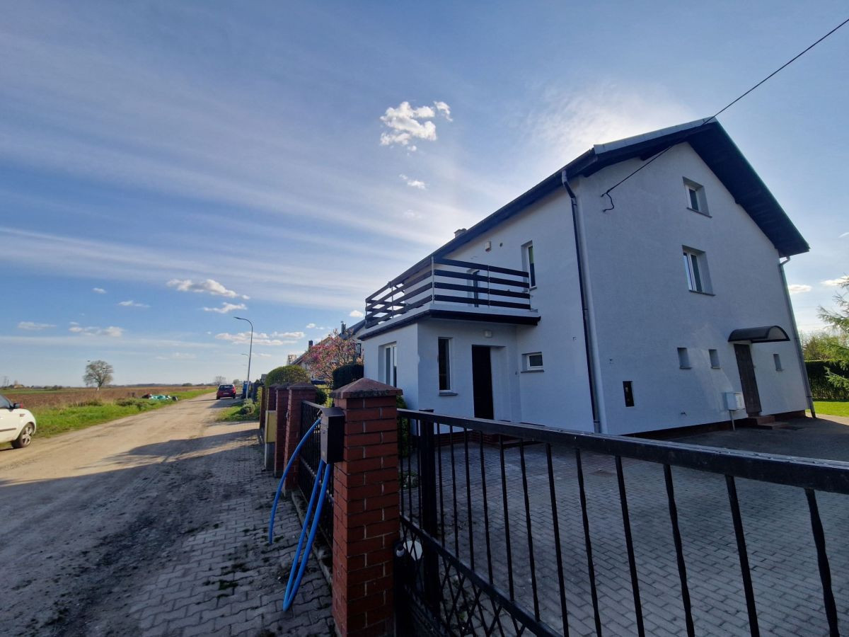 Hus, 244 m², tomt 2325 m²