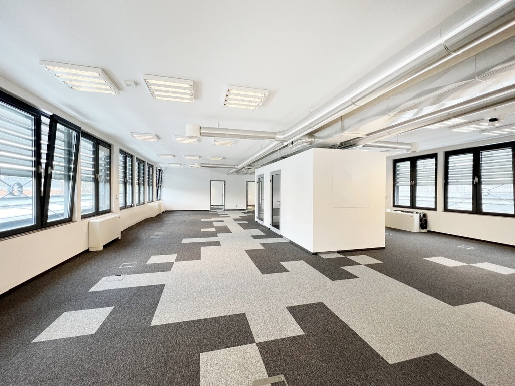 Biuro open space z parkingiem, przy parku