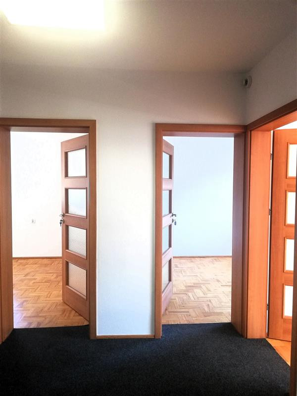 POŁOWA DOMU WYŁĄCZNIE NA BIURO FIRMY, ok. 200 m² - Widok 3