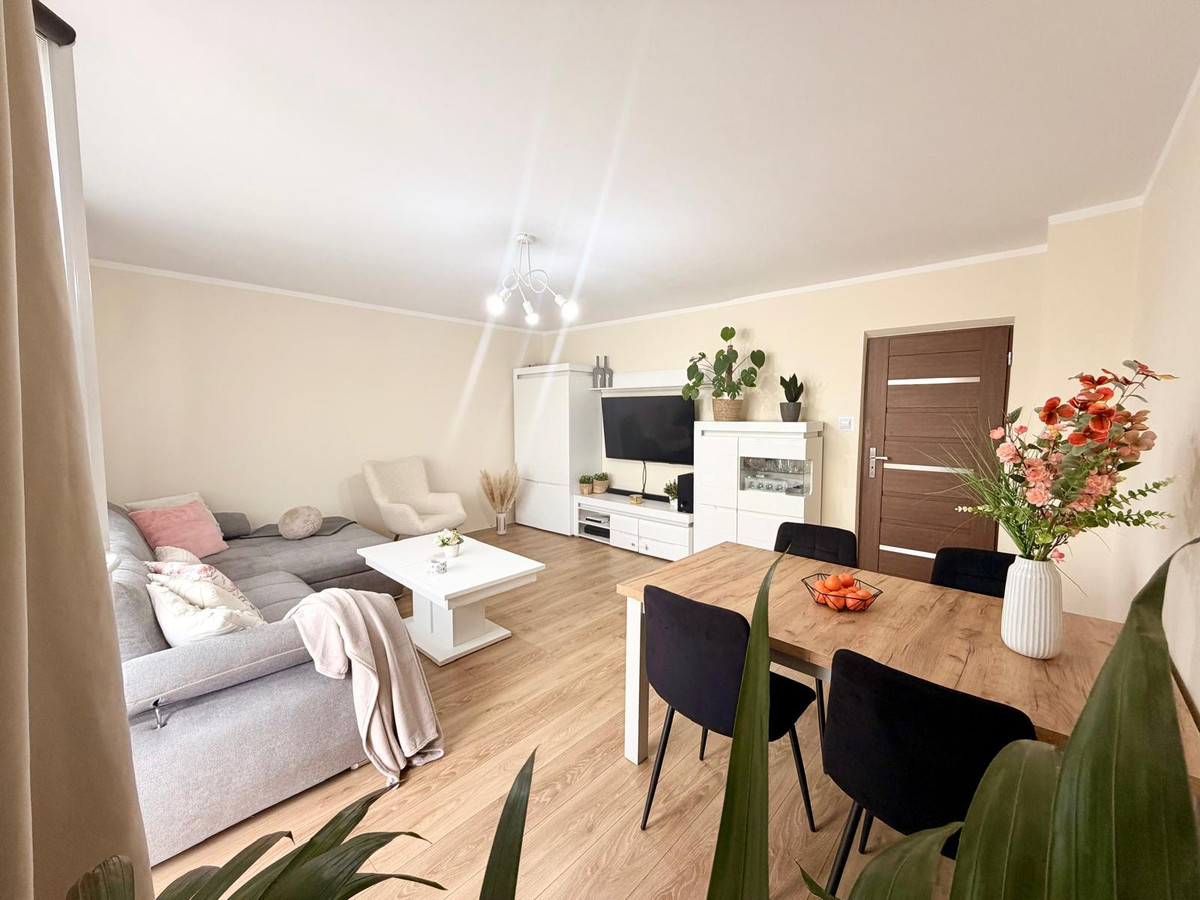 3 pokoje, loggia, 3 piętro, os. Niepodległości, Słupsk