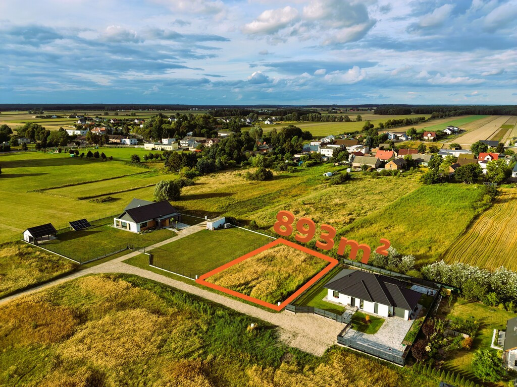Plac, 893 m²