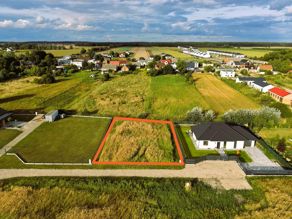 Zamieszkaj w Radzewie! Działka 893 m² czeka - Więcej