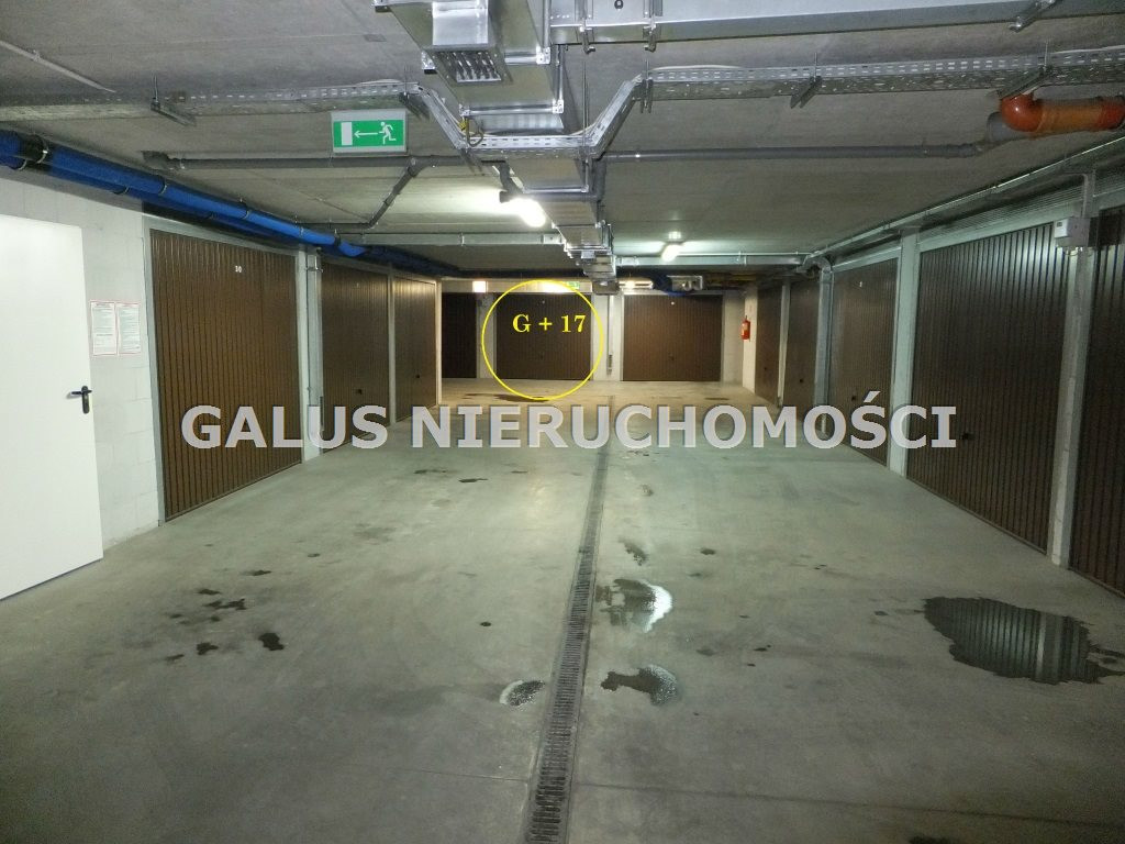 Garaż w budynku nr. 55 w os. Marchołta - Widok 4