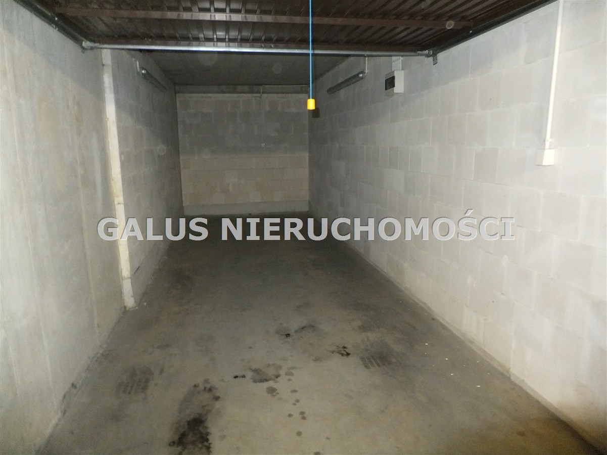 Garaż w budynku nr. 55 w os. Marchołta - Widok 2