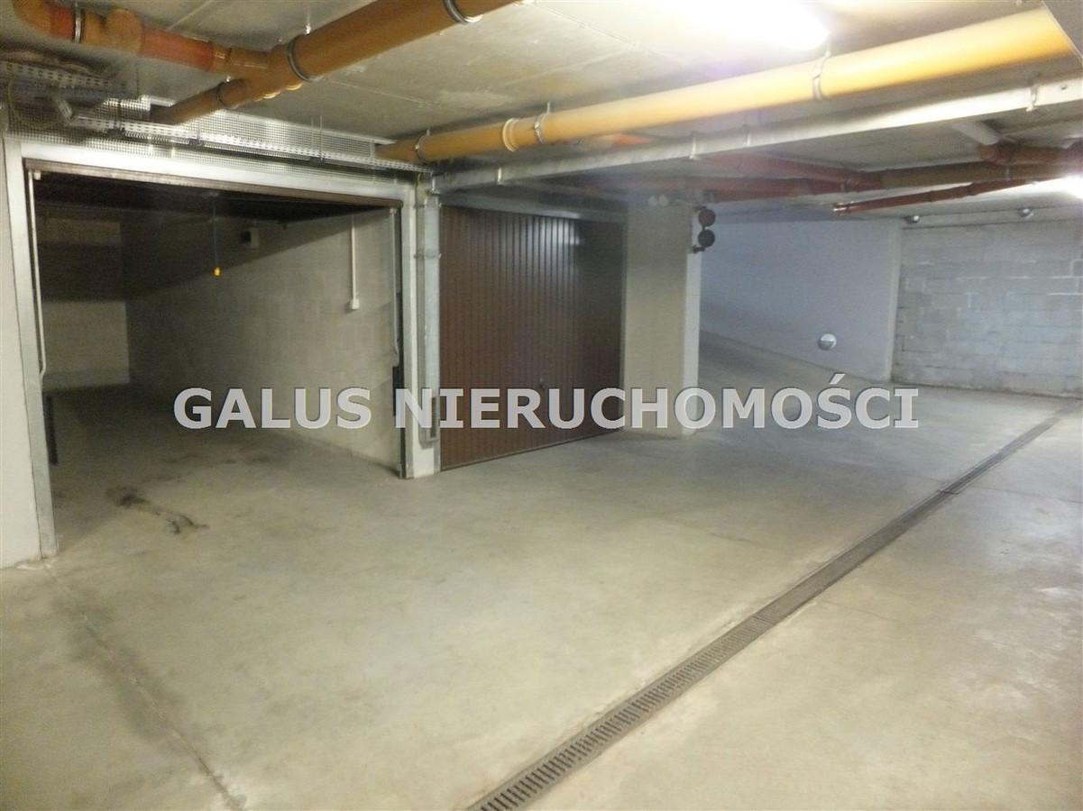 Garaż w budynku nr. 55 w os. Marchołta - Widok 3