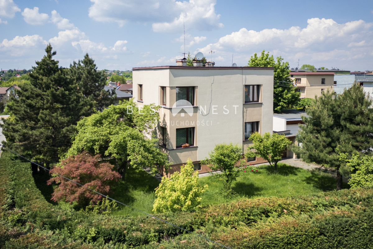 Hus, 242 m², grund 770 m²