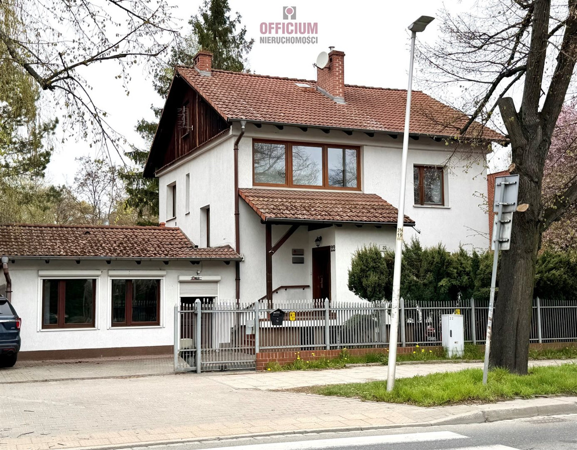 Dom z wydzieloną przestrzenią usługową