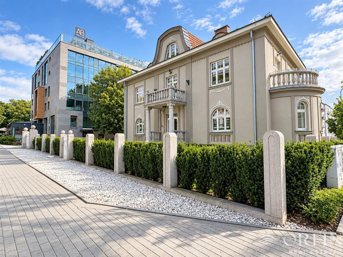 PRESTIŻ.-WILLA \"SZCZĘŚĆ BOŻE\" PARK.7 AUT-37 tys.zł