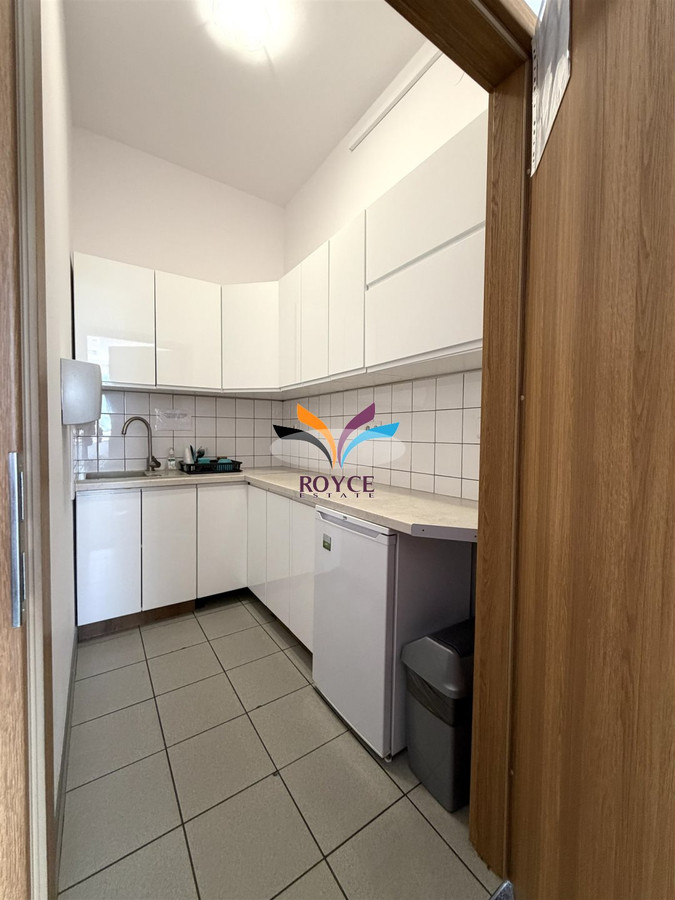 segment biurowy 415,58 m² klima parking metro - Więcej