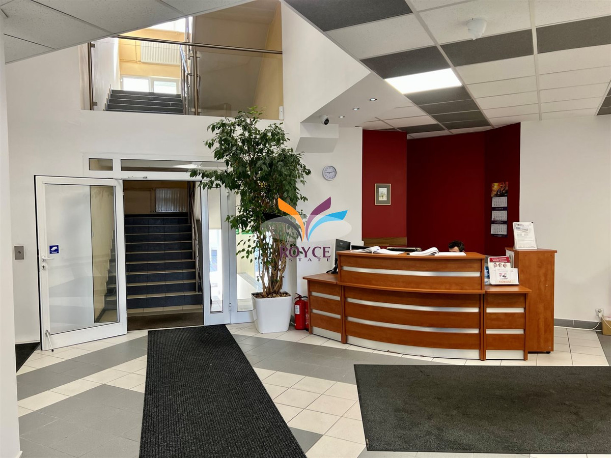 jedno pomieszczenie biurowe 26,17 m² klima parking - Więcej