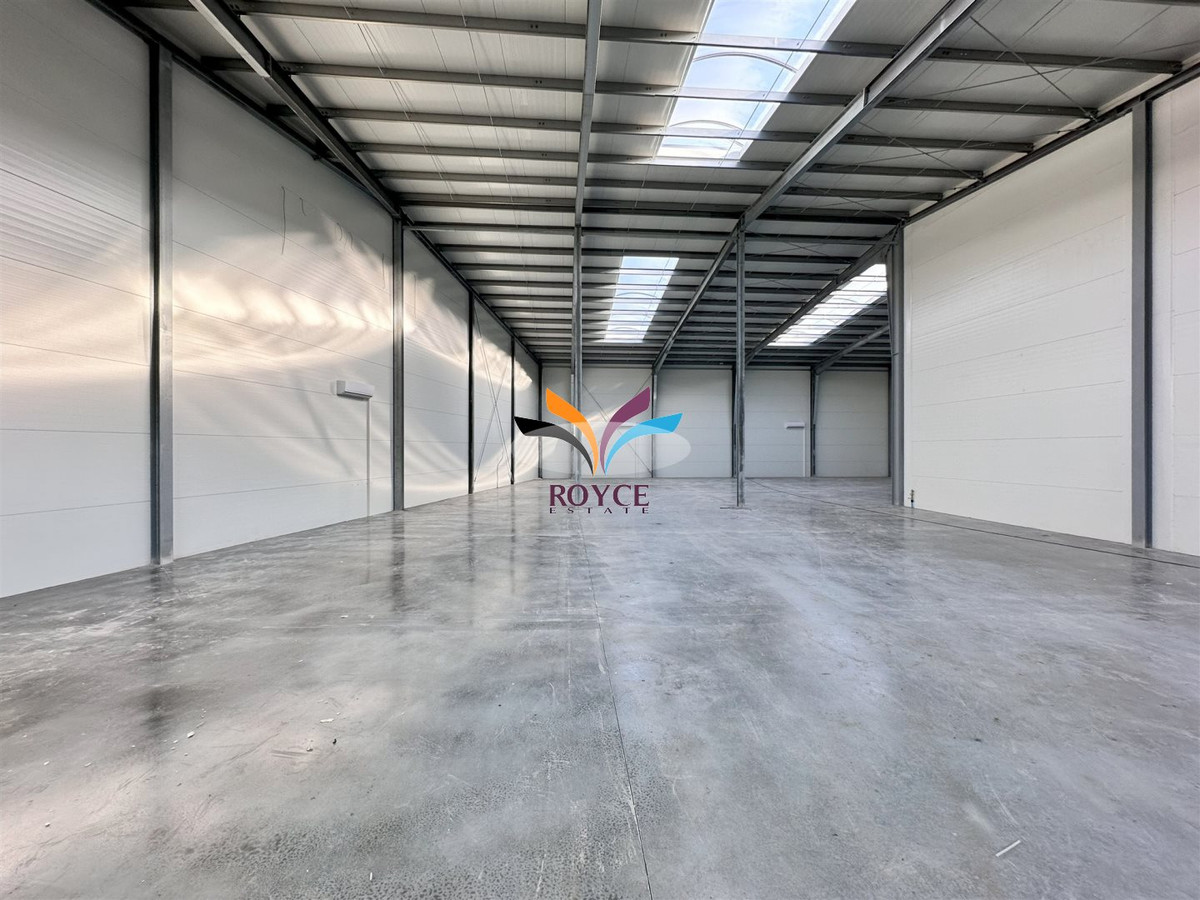 Magazyn 326 m² parking klima 8 m wysokości - Więcej
