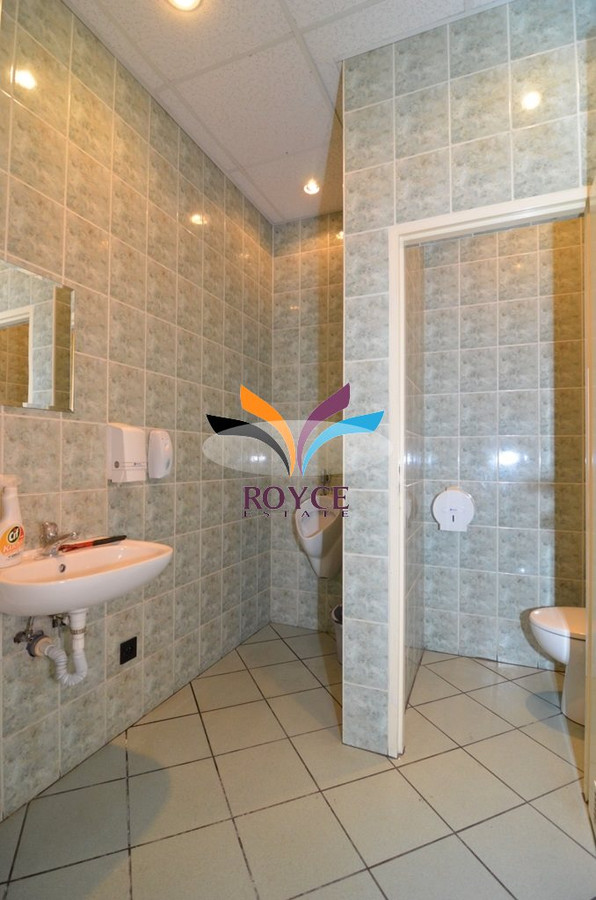 8 pom. biurowych 192,60 m² klima parking - Więcej