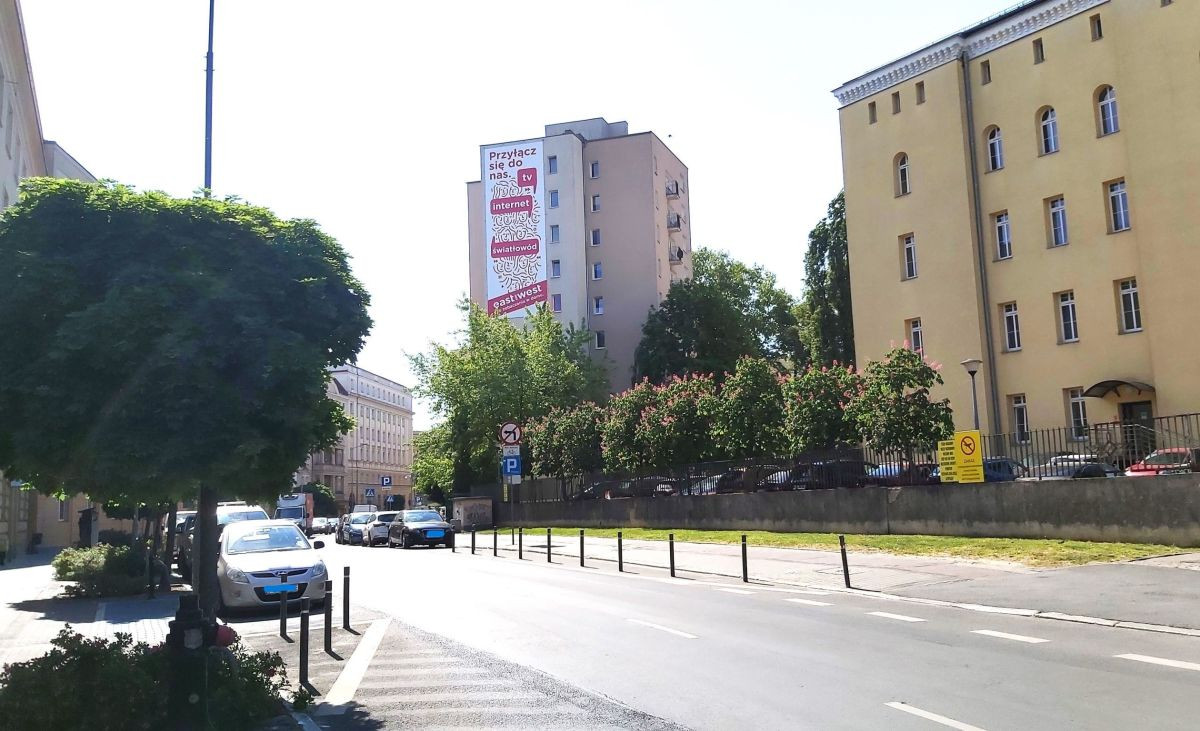 Super lokalizacja z wewnętrznym parkingiem