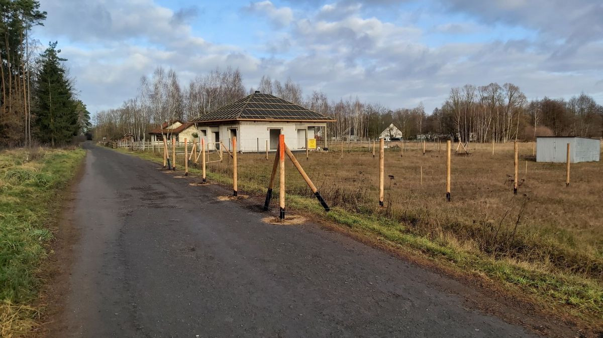 Urokliwa działka w Starczanowie - Widok 2