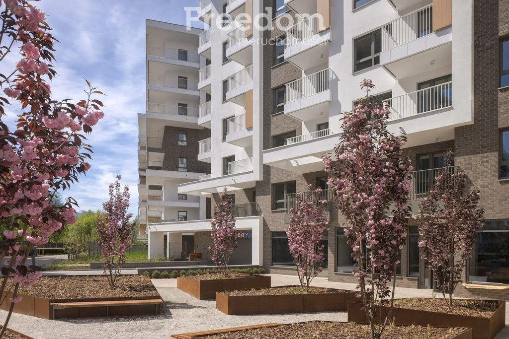 Apartament 92 m², 4 pokoje, dwa balkony, garaż