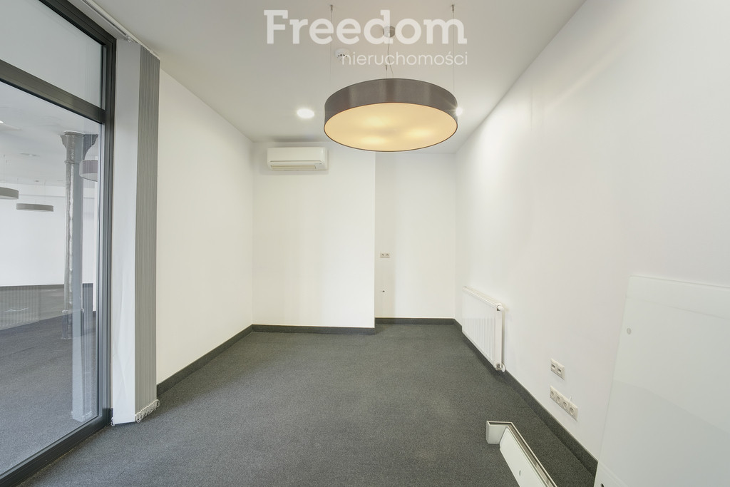 Atrakcyjny lokal usługowy w centrum Jeleniej Góry - Więcej