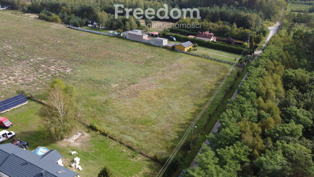 Trzy Działki budowlana na sprzedaż o powierzchni 1000 m² - Więcej