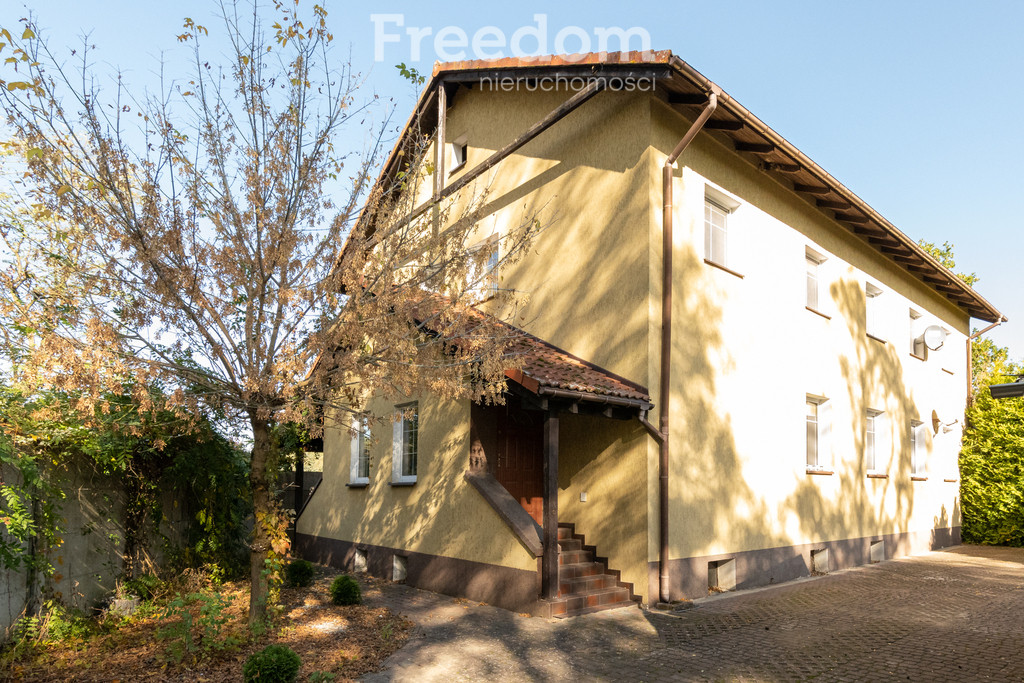 Kuća, 300 m², zemljište 1363 m²