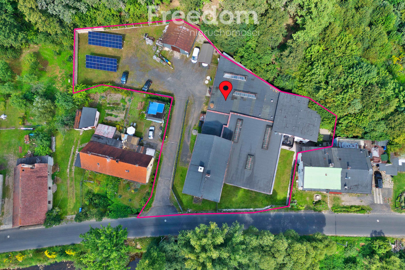 Будинок, 854 m², ділянка 2700 m²
