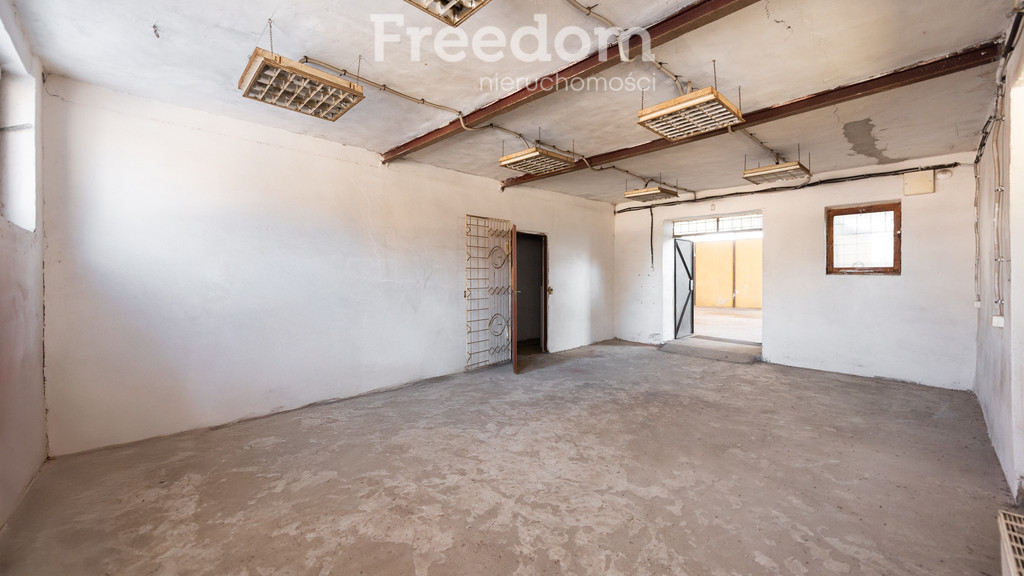 Budynek 170 m² z halą 120 m² na działce 1 365 m² - Widok 5