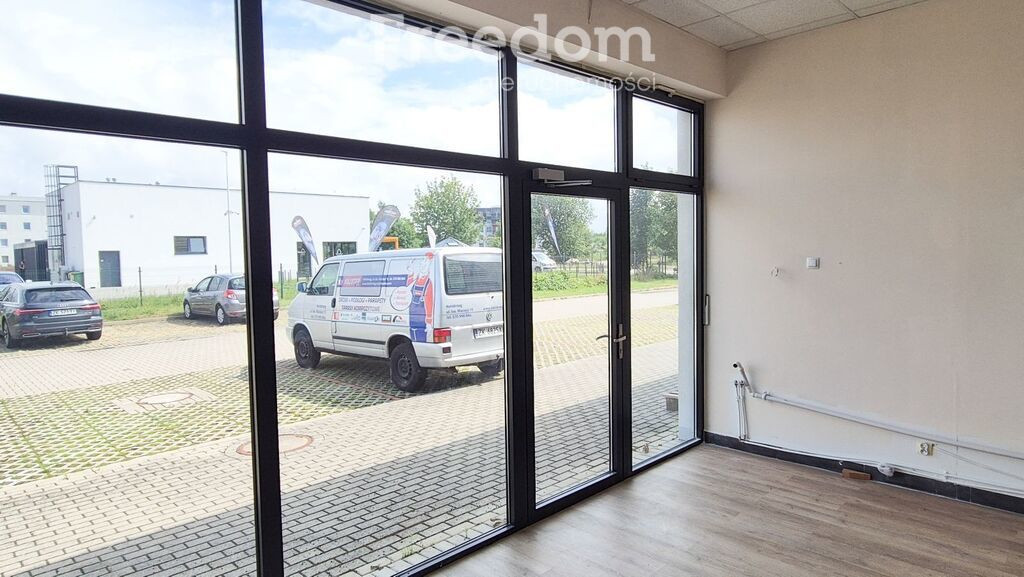 Lokal usługowy z dużą ilością miejsc parkingowych - Widok 3