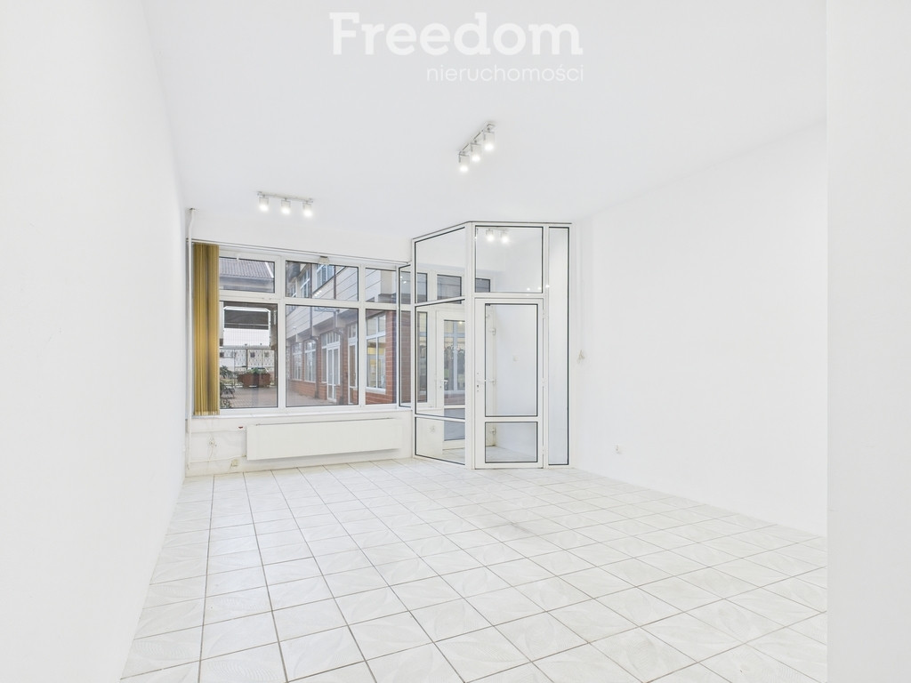 Lokal + mieszkanie w Kwadracie, centrum Pruszcza - Widok 3