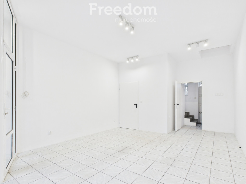 Lokal + mieszkanie w Kwadracie, centrum Pruszcza - Widok 2