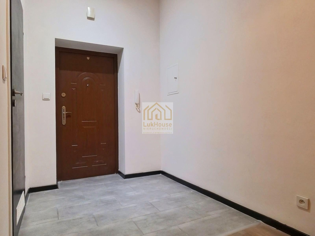PRZESTRONNA KAWALERKA W CENTRUM BYTOMIA - 50,40M2 - Więcej