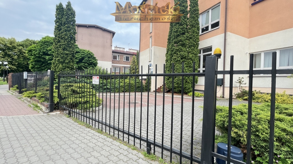 Dom, 255 m², działka 140 m²