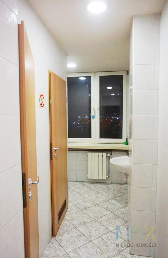 lokal w wyremontowanym biurowcu - Widok 5