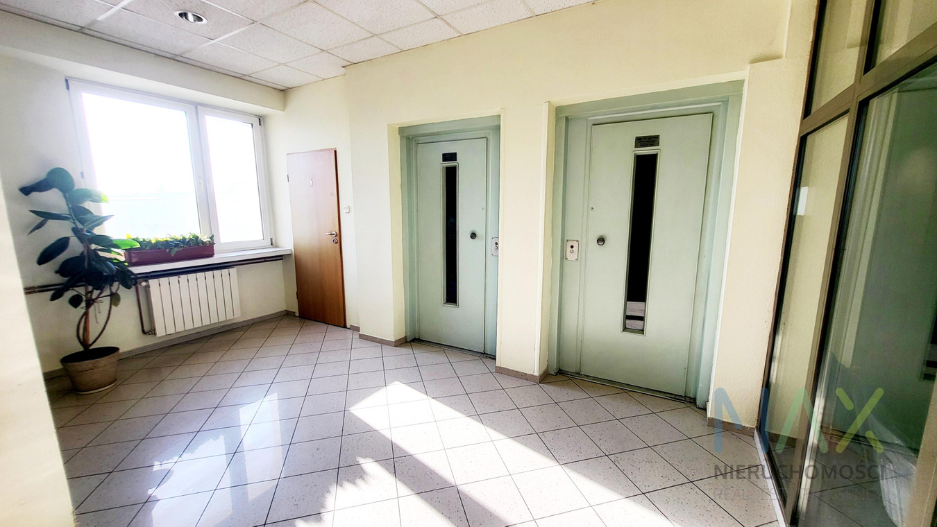 lokal w wyremontowanym biurowcu - Widok 4