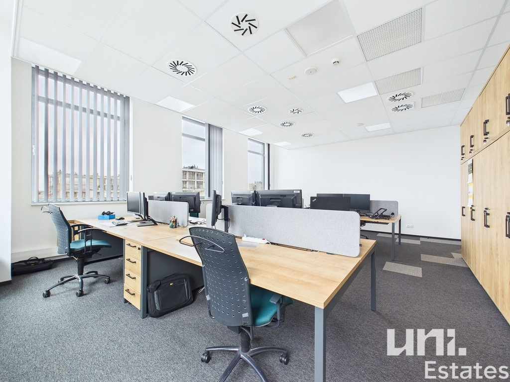 Całe piętro | Biura 14–51 m² | Edison