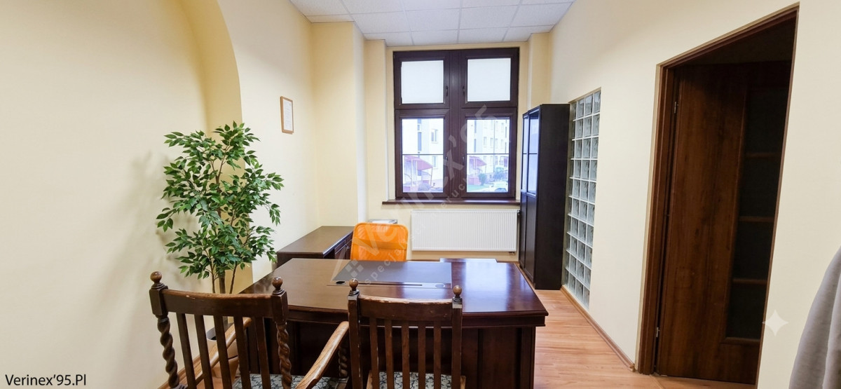 Lokal biurowy 102,30 m² z antycznym umeblowaniem