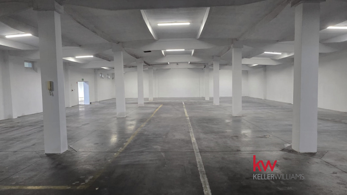 Hala magazynowa z częścią biurową- łącznie 3282 m² - Więcej
