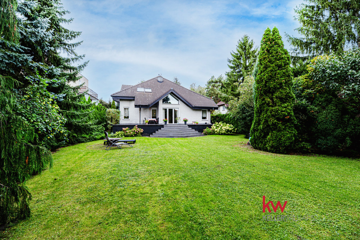 House, 349 m², land 923 m²