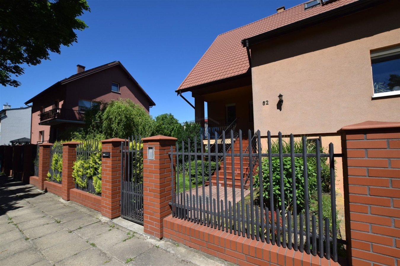 Hus, 210 m², tomt 677 m²