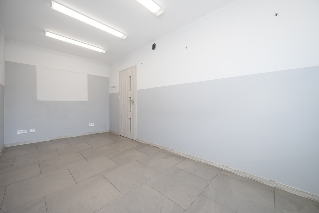 Lokale biurowo-usługowe w centrum Łasku - Widok 3