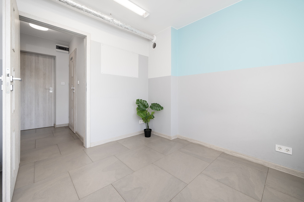 Lokale biurowo-usługowe w centrum Łasku - Widok 4