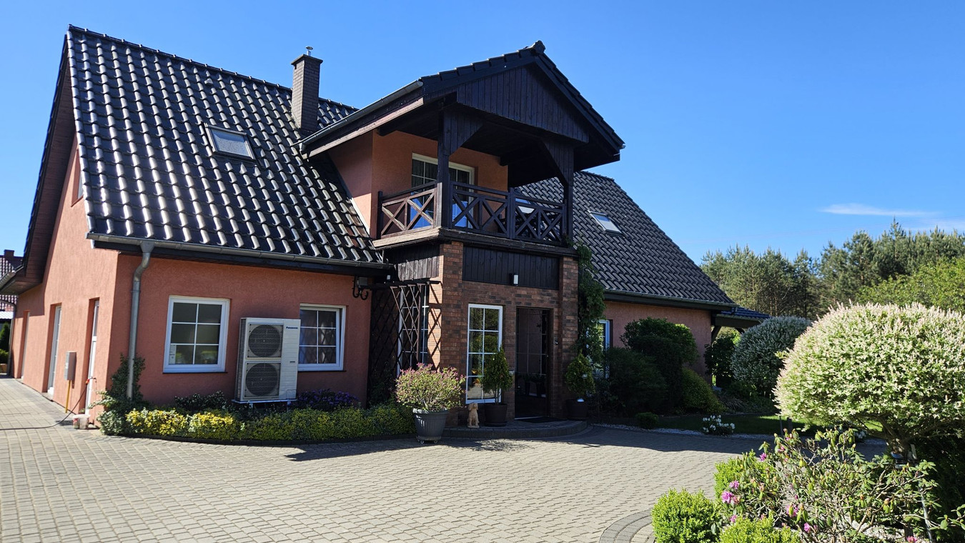 Shtëpi, 244 m², tokë 1935 m²