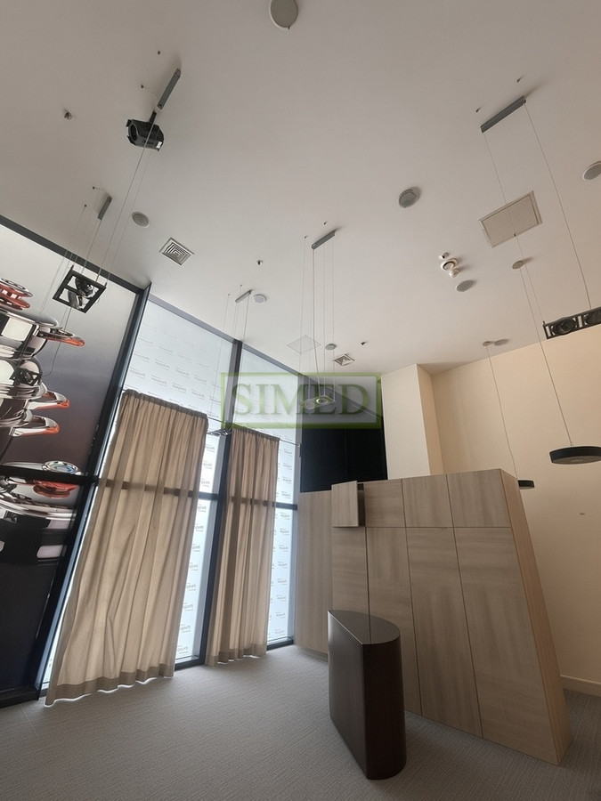 Na prestizowy salon sprzedaży, Centrum - Widok 5
