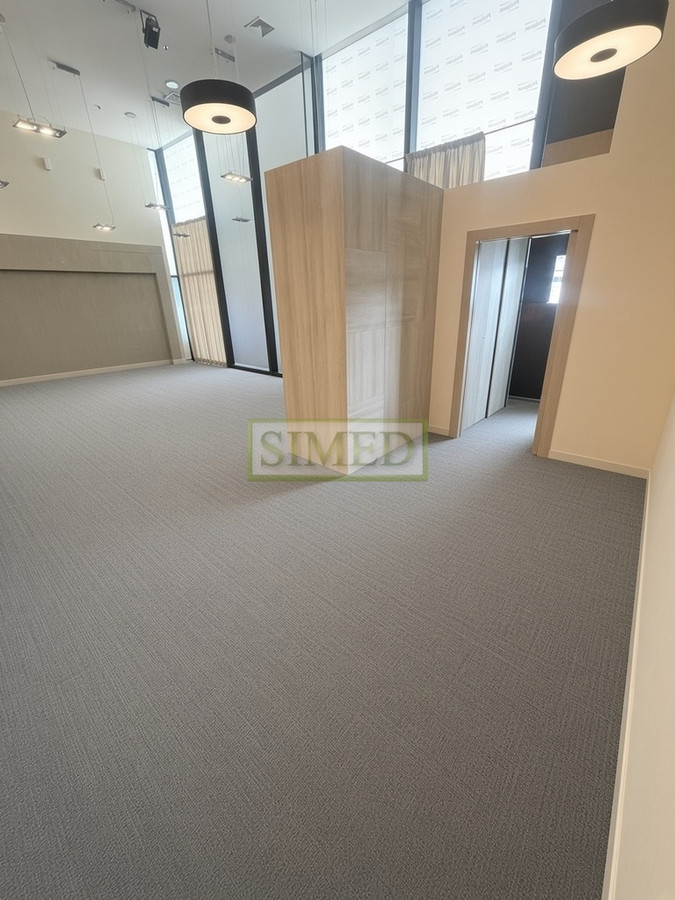 Na prestizowy salon sprzedaży, Centrum - Widok 3