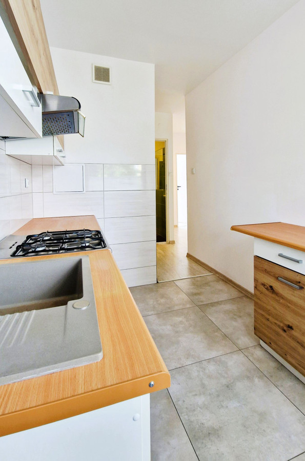 Bardzo zadbane, świeżo malowane 2 pokoje, parter, piwnica - Widok 3