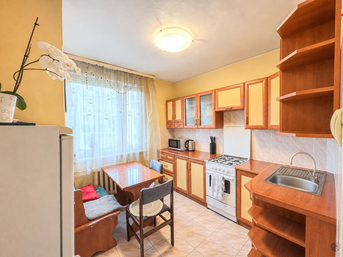 2 pokoje, osobna kuchnia, balkon, ul.Ejsmonda